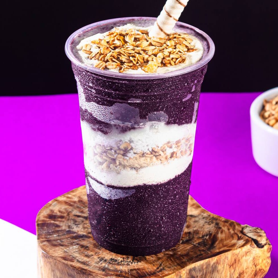 Açaí Batido, receita unica (batemos somente o açaí com guarana), permita ser surpreendido com o sabor. Adicionais gratis como você nunca viu em um açaí.