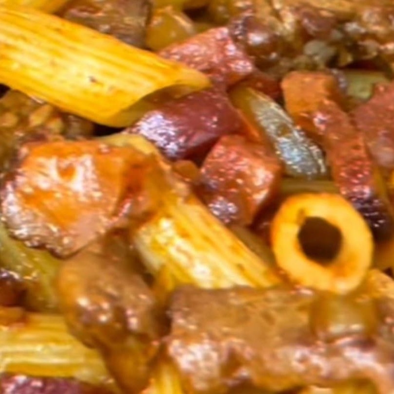 Macarrão, carne , Calabresa, Bacon, queijo, pimentão