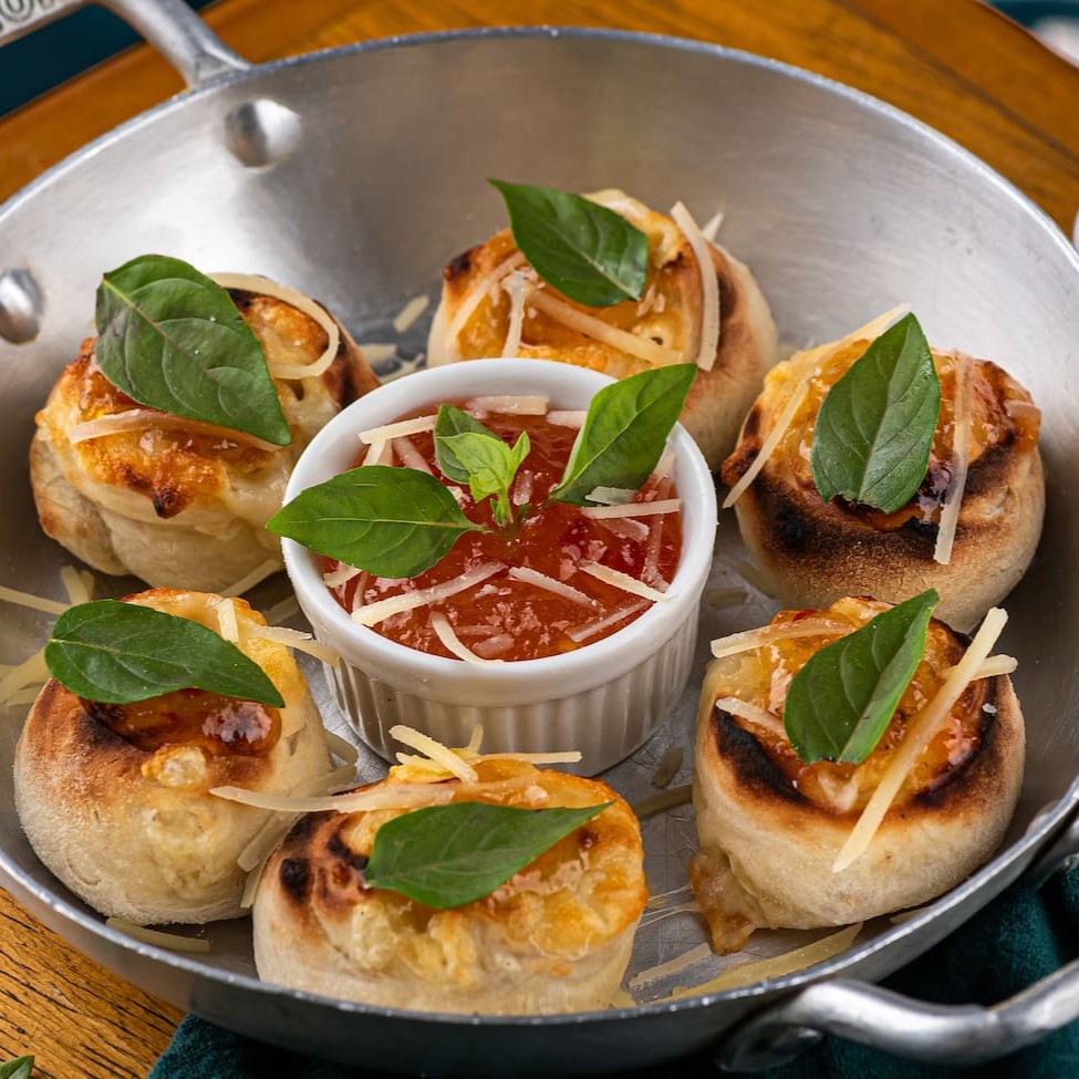 Enroladinhos de massa de fermentação natural por 48 horas recheados.(6 Unidades)