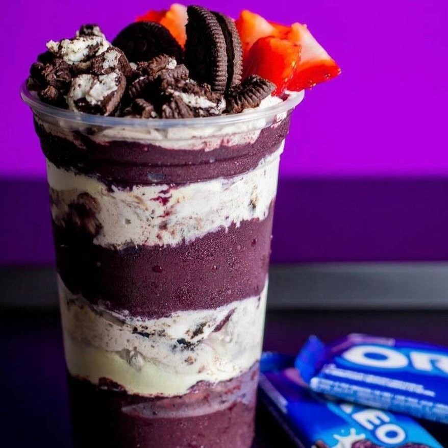 A Perfeiçãi Em Forma De Creme É Esse  De Chocolate Branco Com Oreo, Juntamente Com Morangos Picados, Leite Em Po E Biscoito Oreo Fica Um Pecado, Sem Contar Que Tudo Isso Ainda Vai Juntamente Com O Melhor Açaí/ Sorvete Você Escolhe.