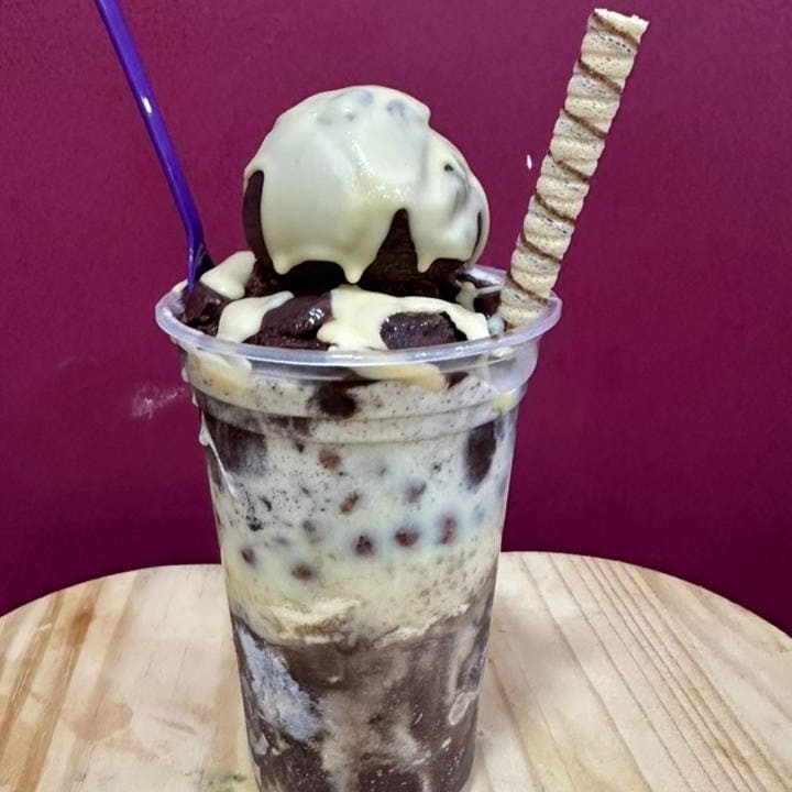 Copão de Açaí 770ml, montado do jeito que você quiser!, inclusive com frutas, sorvetes, caldas, Chantilly, Nutella e todos os complementos Grátis, Super cremoso, geladinho e entregue com rapidez no conforto da sua casa.