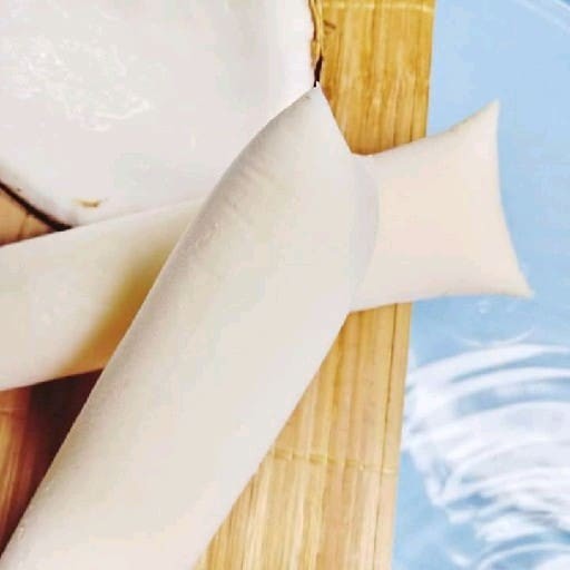 Experimente a cremosidade desse sabor, o clássico sacolé de coco combinado com o gourmet .