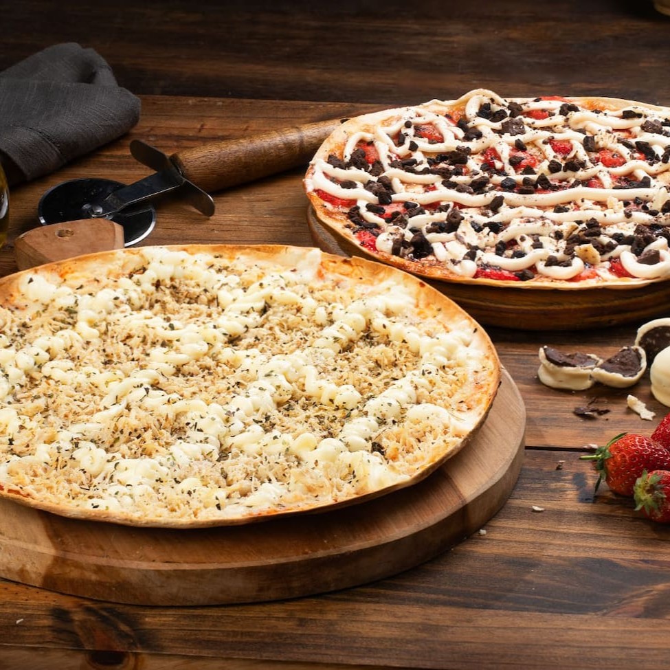 Escolha 1 Pizza Média 30cm com 1 sabor e ganhe 50% de Desconto na sua Pizza Doce Broto de 25cm.