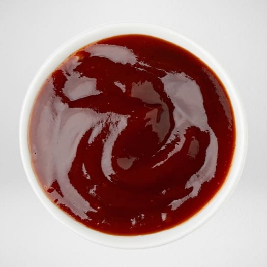 Molho barbecue clássico, com sabor defumado e levemente adocicado, trazendo aquele toque especial para qualquer prato.