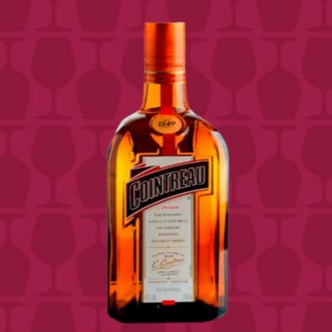Licor Cointreau 700 ml.  Licor fino francês, elaborado a partir de um blend único de cascas de laranjas doces e amargas em um processo controlado.  Produto de reconhecimento mundial, Cointreau é uma bebida cristalina e transparente, com ricos aromas e sabor aveludado.  Extremamente versátil Cointreau pode ser consumido puro, com gelo ou em cocktails.  Importado da França. Graduação alcoólica 40% vol. Conteúdo 700ml.