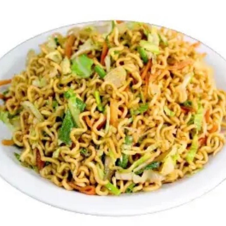 Acompanha: macarrão, cenoura, repolho e molho shoyo __ __ Tamanhos: Pequeno : Serve até 1 pessoas _ Médio : : Serve até 1 pessoas _ Grande: : Serve até 2 pessoas