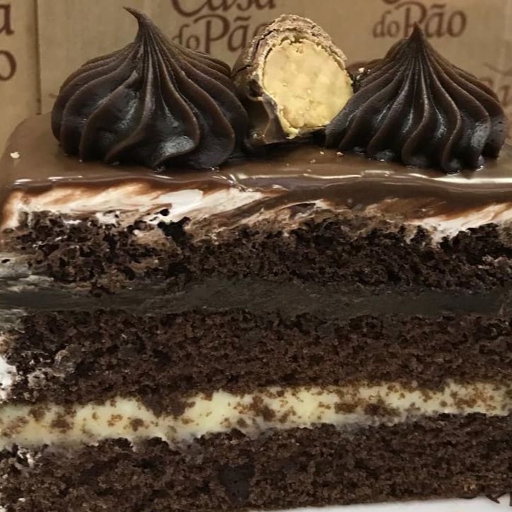 Temos de chocolate com morango, chocolate com creme maravilha e chocolate. Aprox. 230g