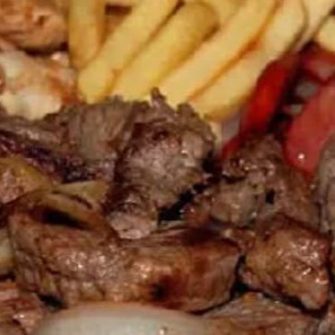 Acompanha arroz feijão farofa guarnição escolher