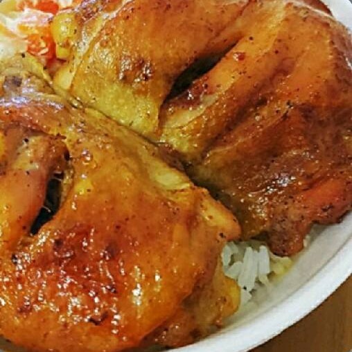 Feijão, arroz branco, macarrão (espaguete), batata corada e farofa.