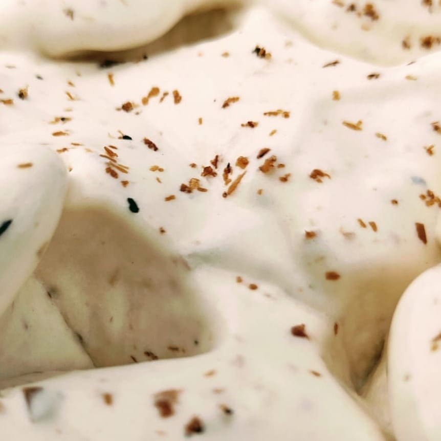 Sorvete artesanal com mescla de deliciosos pedaços de coco queimado