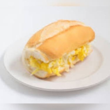 Pão Francês com ovo feito na chapa com manteiga serve 1 pessoa