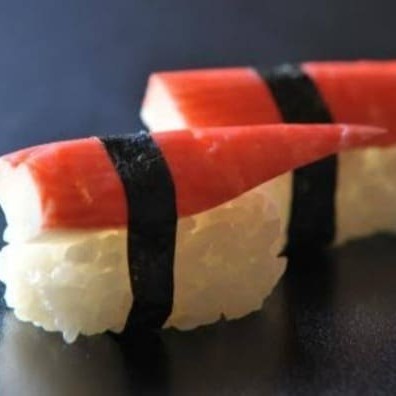 Bolinha de arroz kani em cima