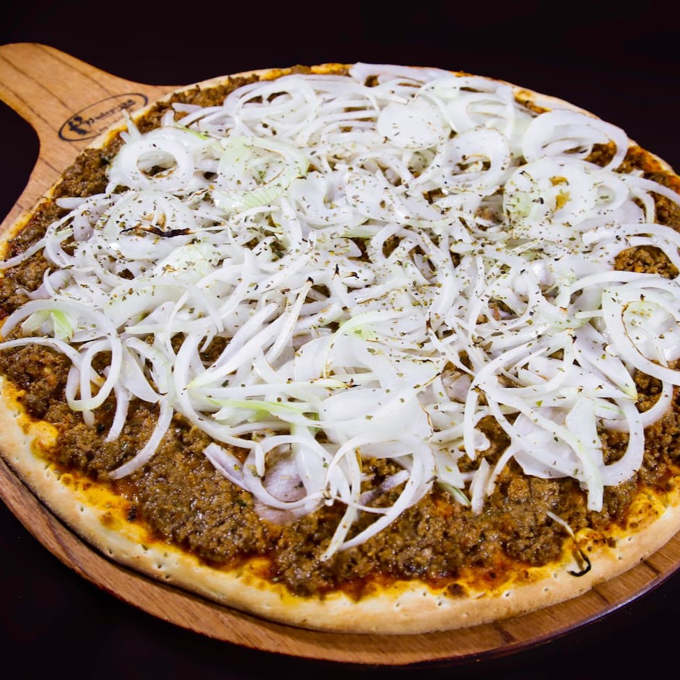 Pra quem curte peixe, essa é a pedida certa. 08 fatias de Massa fina, molho de tomate, atum, coberto com cebola fatiada, orégano . Outra ótima pedida.