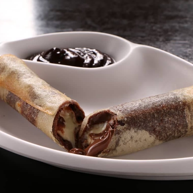 Massa crocante de harumaki com recheio de Creme de Avelã.