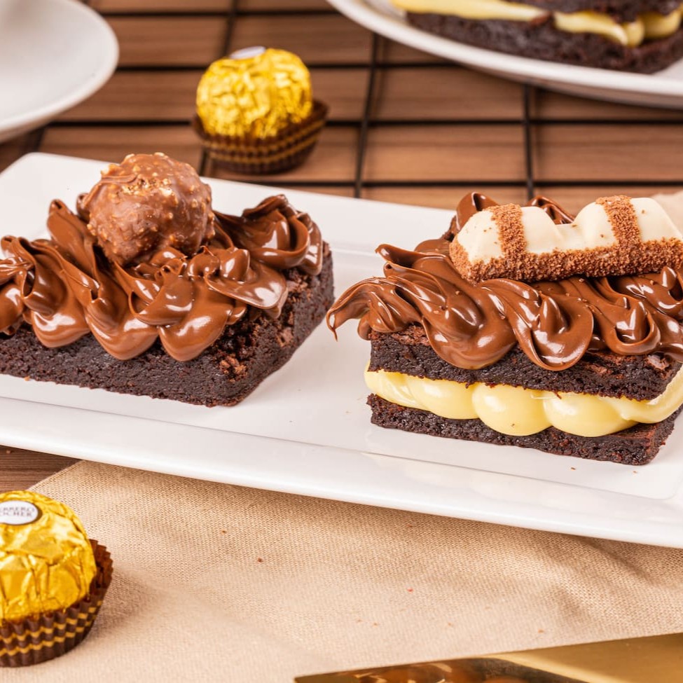 Nosso Brownie Gourmet é duplamente recheado no tamanho 8x8. Um brownie molhadinho e suculente com um recheio cremoso e irresistível. Escolha o sabor desejado.