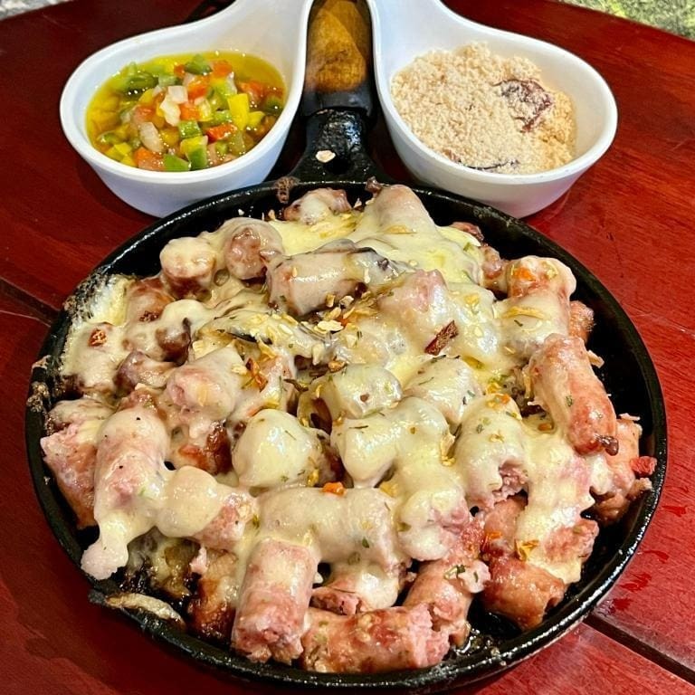 Linguiça da casa com pimenta, sem pimenta e muita pimenta.