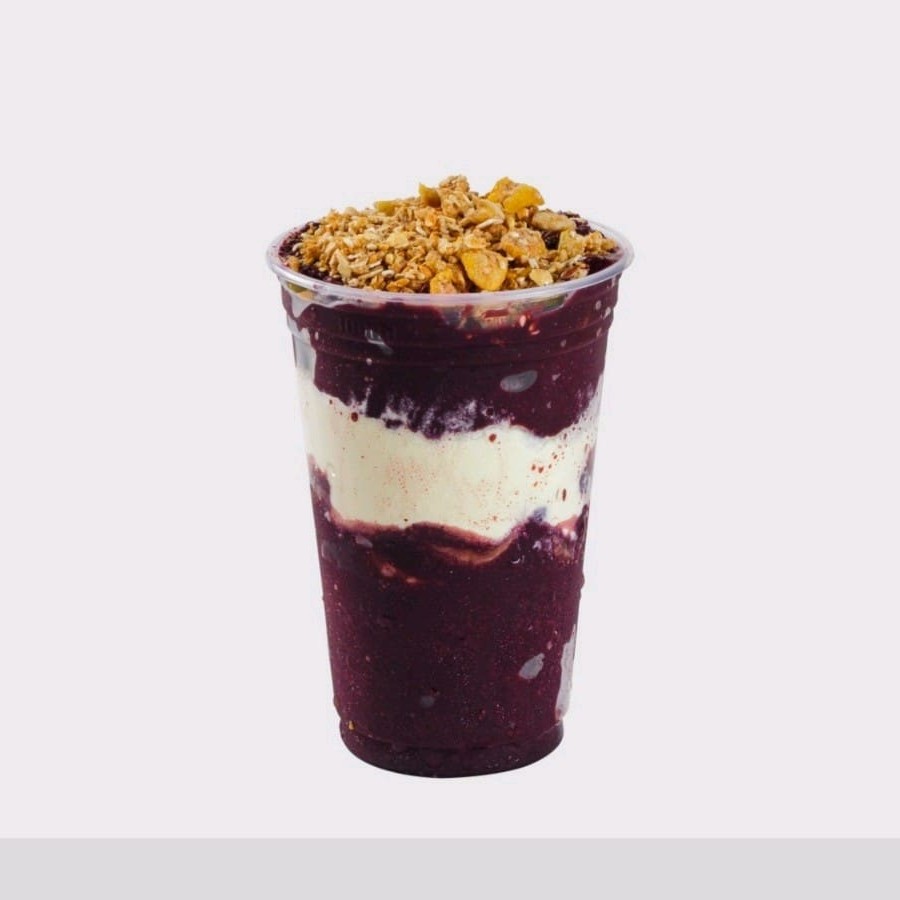 Nosso açaí de 770ml vem acompanhado de mais de 10 condimentos grátis.