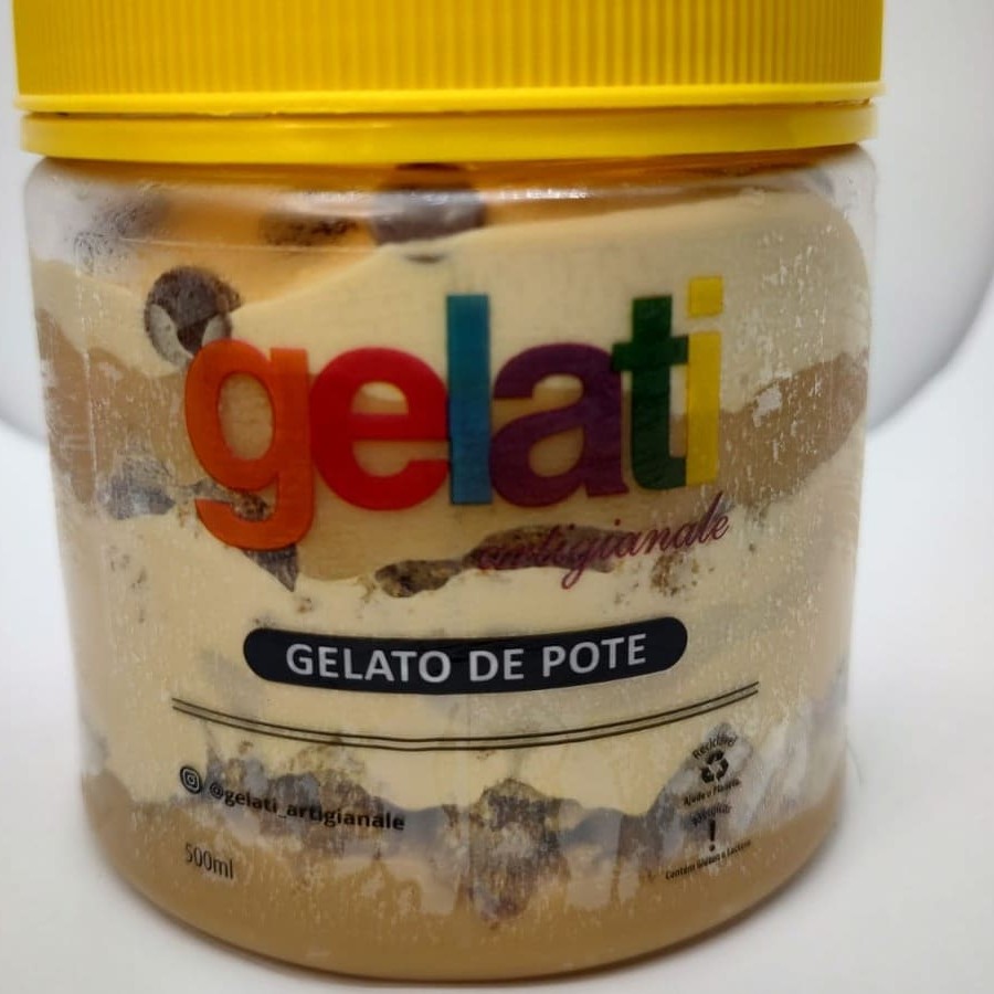 Aproveitando o sucesso do bolo de pote, trouxemos essa novidade ainda mais deliciosa: O Gelato de Pote Feito com o maravilhoso sorvete de doce de leite, camadas de doce de leite, camadas do nosso cookie artesanal e gotas de chocolate. Venha experimentar essa delíiiiciiiaaa