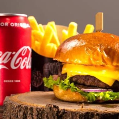 X- Burguer com 2 carnes (tradicionais)  com coca cola lata e batata frita!