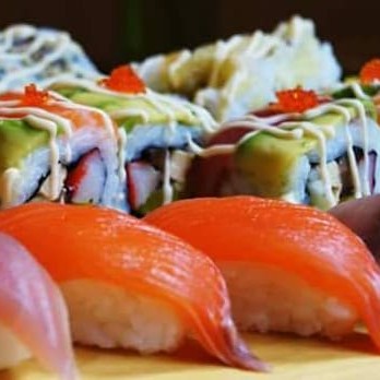 3 sushi salmão, 3 sushi atum, 3 sushi camarão, 3 sushi skin, 3 sushi chutorô, 3 sushi kani, 4 califórnia, 4 tekka, 4 filadélfia