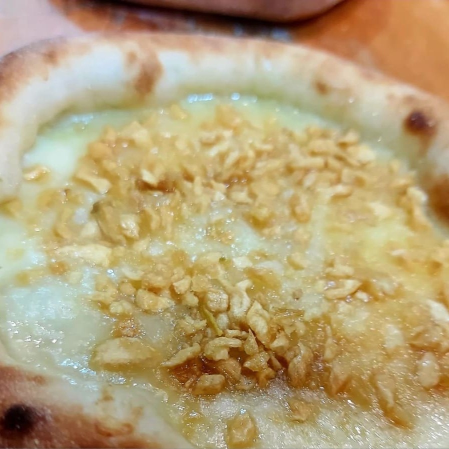 Alho torrado com mussarela