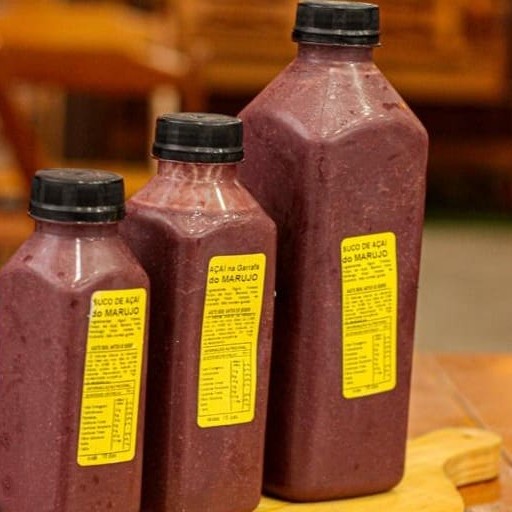 O açaí é um fruto rico em antioxidantes, vitaminas e minerais muito popular no Brasil.  Entãoo, que tal juntar o útil e agradável dessa maravilha com nosso Suco de Açaí! Você pode desfrutar de diversos benefícios dessa delícia para boa forma e saúde! *Batido com morangos e bananas 100% frutas.