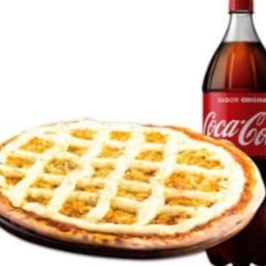 Este Combo foi criado pensando para um momento a dois, uma refeição completa com a nossa tradicional e saborosa pizza Original e uma Coca-Cola 2lt ou outro refrigerante da sua preferência.