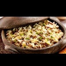 Leva baião de dois farofa e uma guarnição a sua escolha