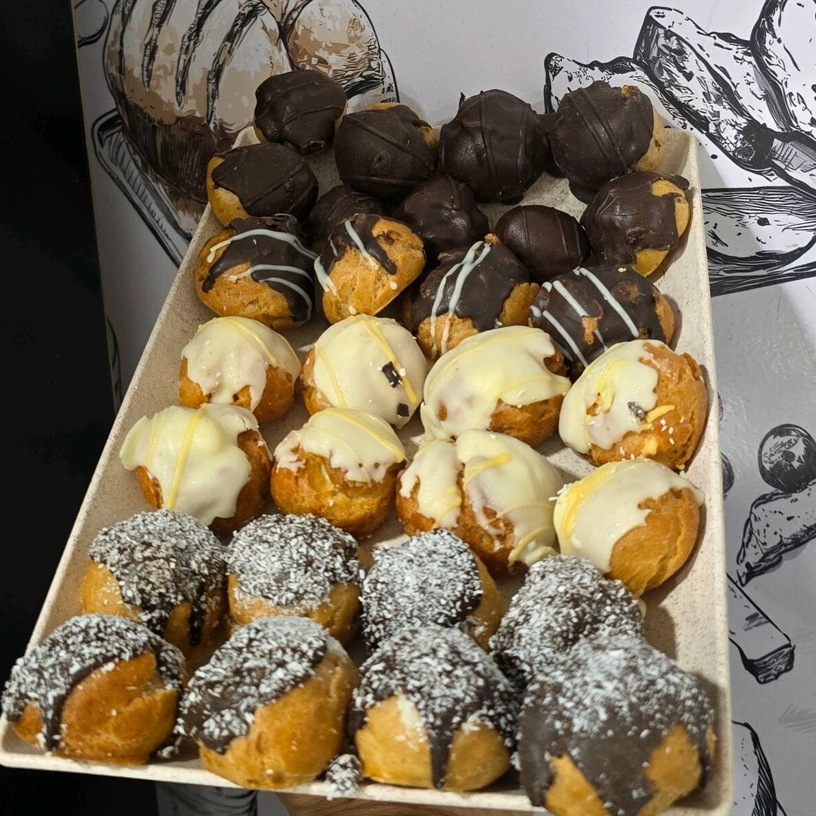 Cobertura de chocolate com recheio de doce de leite