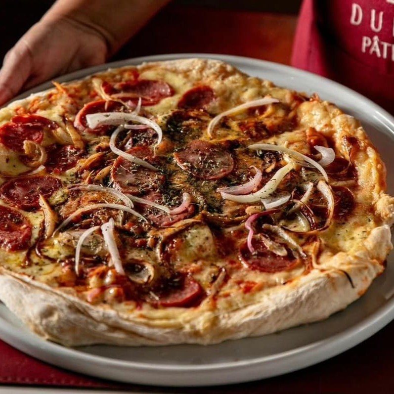 Compre uma pizza salgada 40cm e ganhe uma pizza Doce sabor banana nevada  25cm