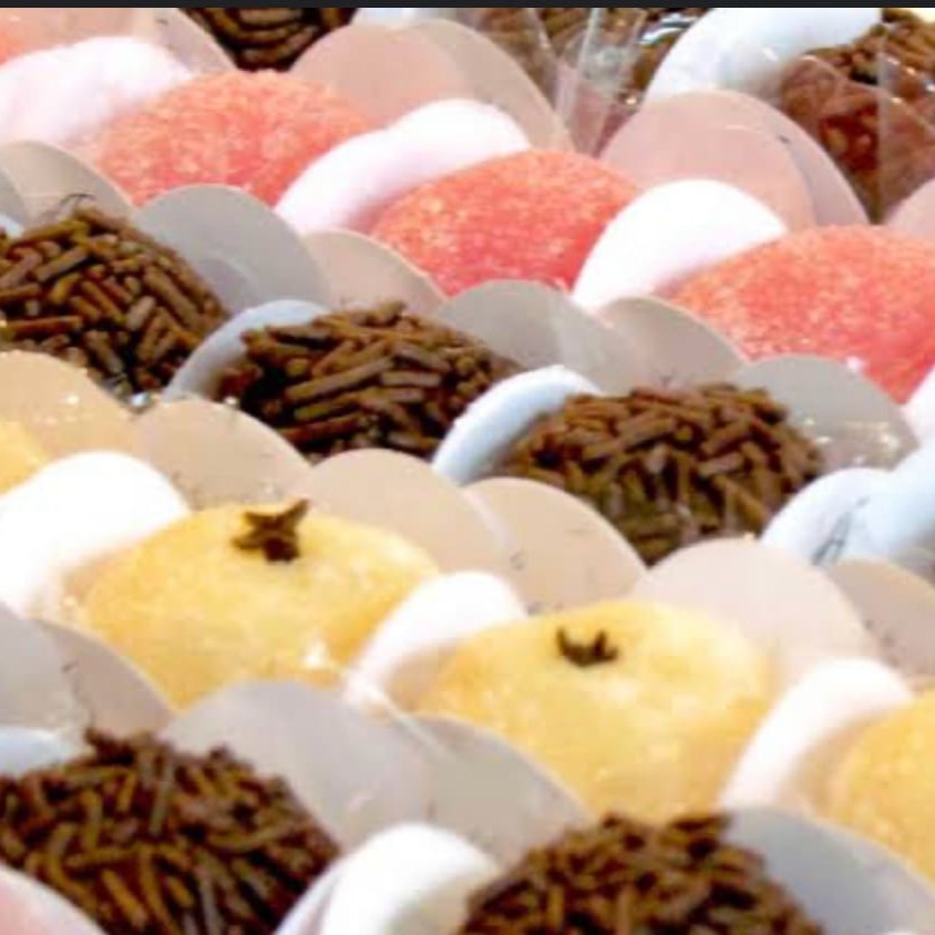 Nossos 'Docinhos' são um deleite para os amantes de doces, apresentando uma cremosidade inigualável e um sabor irresistível. Cada unidade é cuidadosamente elaborada utilizando ingredientes de qualidade excepcional, garantindo uma experiência doce, rica e marcante a cada mordida. Trabalhados artesanalmente, representam o que há de mais requintado na categoria de 'Doces'. Eles são a escolha perfeita para adicionar um toque de sofisticação e amor ao seu Dia. Permita-se experimentar essa delícia sublime e tenha seu paladar surpreendido de maneira maravilhosa!