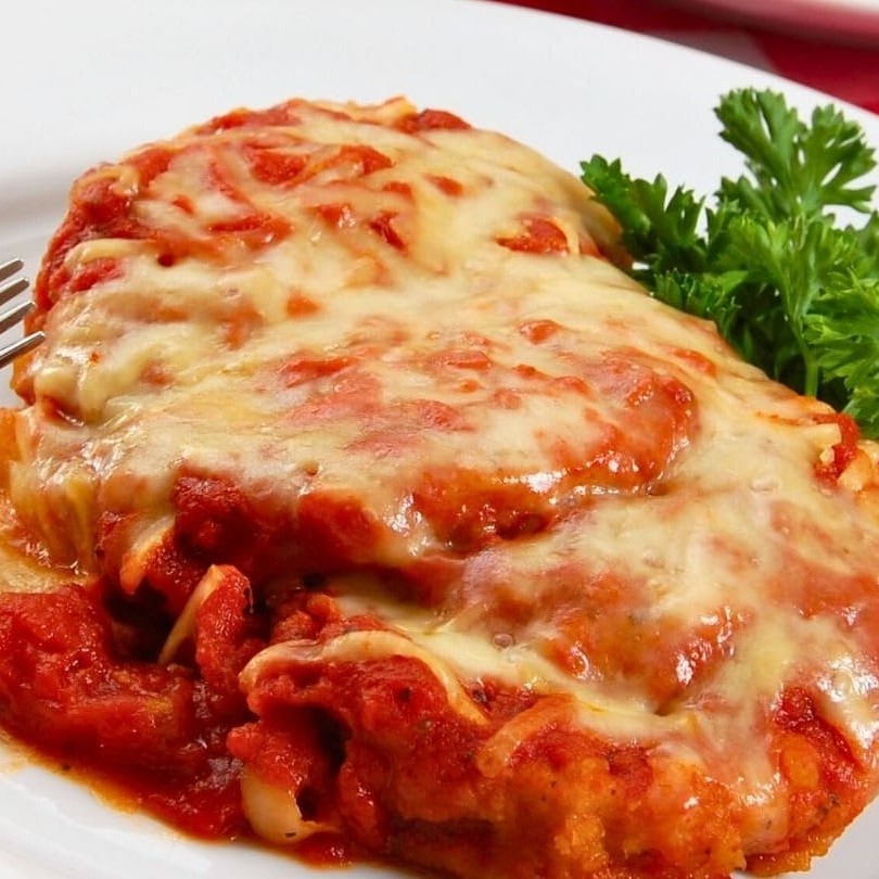 Delicioso filé de frango 150gramas ,com arroz, feijão ,fritas e farofa .