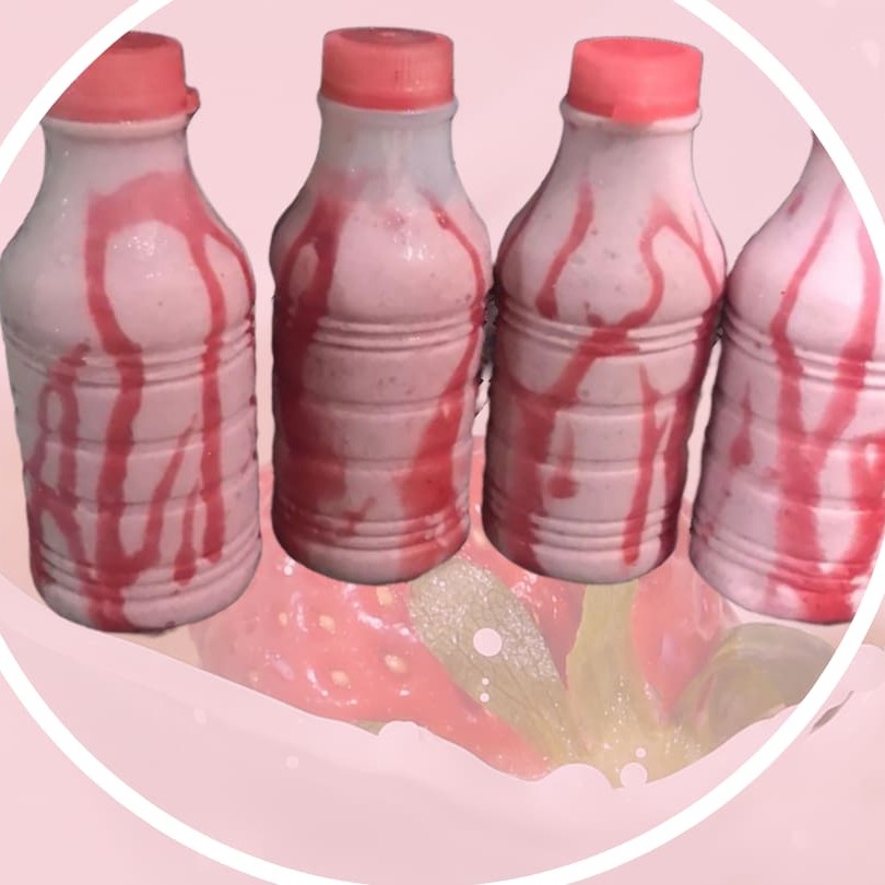 1 garrafa  de 500 Ml  de morango ao leite, muito cremoso e saboroso ,com uma calda maravilhosa . Morango ao leite fabricado pelo nosso restaurante com o verdadeiro morango  . Peça já o seu