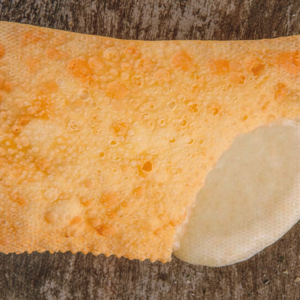 Nosso delicioso pastel de massa crocante recheado de queijo muçarela  Tamanho 20 x 9,5 Cm Obs: Lembre de adicionar a loja em seus favoritos para ganhar cupons exclusivos (Você encontra os cupons em seu aplicativo na categoria: Perfil - Cupons)