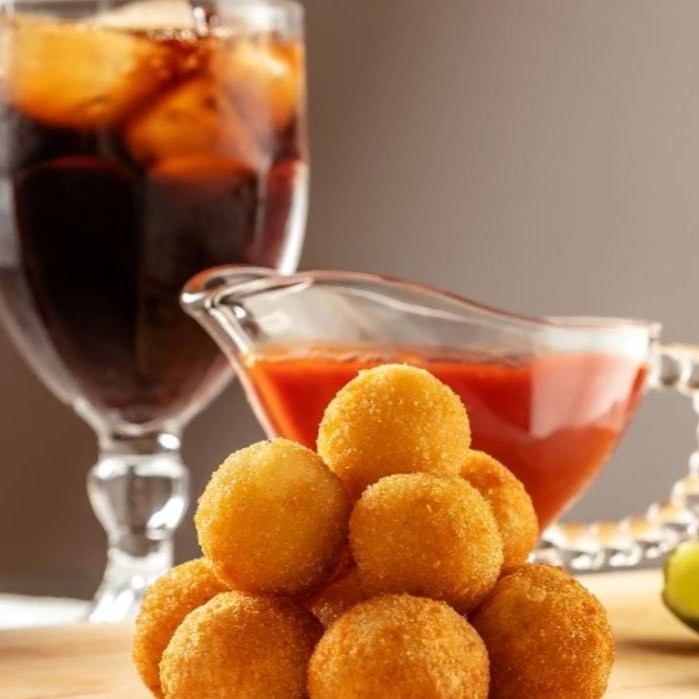 50 salgadinhos de festa de aprox. 15g - salgadinhos de festa super saborosos, considerado pelos clientes o melhor da região. + refri de 1l ou de 2l