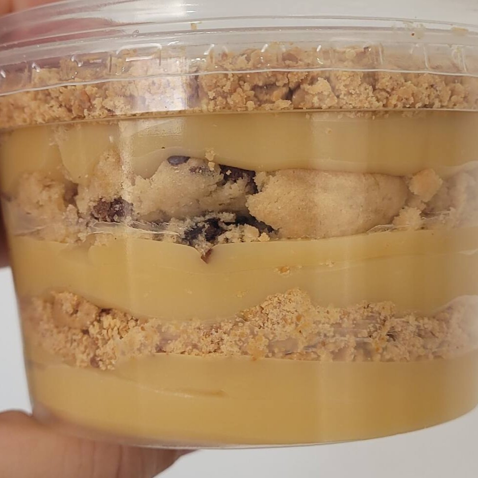 Brigadeiro branco cremoso, mtaaa paçoca e pedaços do nosso maravilhoso cookie artesanal de baunilha