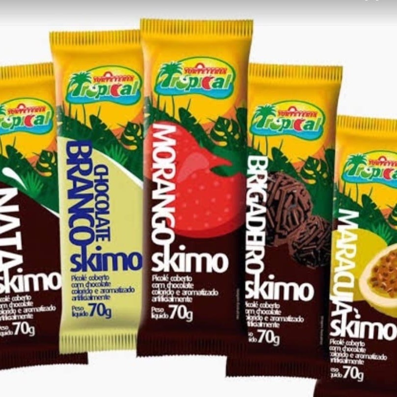 Descubra o prazer irresistível que é o Picolé Skimo com cobertura de chocolate. Com uma variedade de sabores para satisfazer todos os paladares, você pode escolher entre o adocicado Pé de Moleque, o tropical Coco, o indulgente Chocolate Branco, o exótico Maracujá, o refrescante Morango, o clássico Brigadeiro e a suave Nata. Cada mordida é uma experiência única de sabor e frescor. Prepare-se para ser seduzido por essa doce tentação!