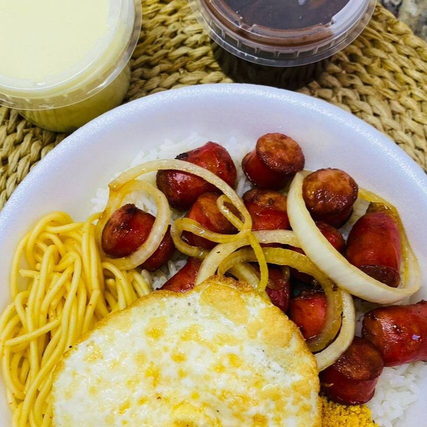 Quentinha de 750ml redonda. Feijão e salada separado. Escolha os acompanhamentos de sua preferencia. Desejamos uma otima refeição