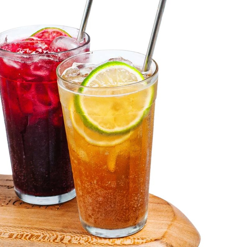 Refrigerante Natural de Água com Gás, Infusão de Chá/da Fruta com Gengibre e Rodelas de Limão Siciliano e Taiti