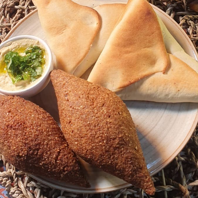 Escolha 04 Opções Original Árabe com Diversos recheios   + Hommus Bi tahine 100g  Kibe - Croquete - Esfiha -  Esfirra aberta - Nutella ( Doce ) - Integral -   Sambuss - Zleibe  #tags: combo - box - promoção - oferta - lanche - refeição - almoço - janta