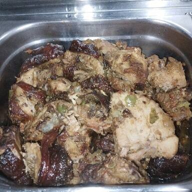 Arroz, Feijão, Macarrão, Abobrinha, refogado, Purê de batata, legumes e Saladas.