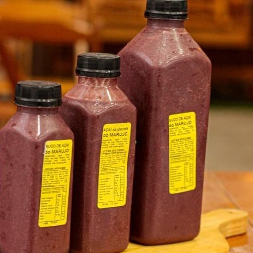 O açaí é um fruto rico em antioxidantes, vitaminas e minerais muito popular no Brasil.  Entãoo, que tal juntar o útil e agradável dessa maravilha com nosso Suco de Açaí! Você pode desfrutar de diversos benefícios dessa delícia para boa forma e saúde! *Batido com morangos e bananas 100% frutas.