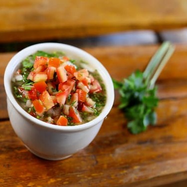 - tomate, cebola e coentro.