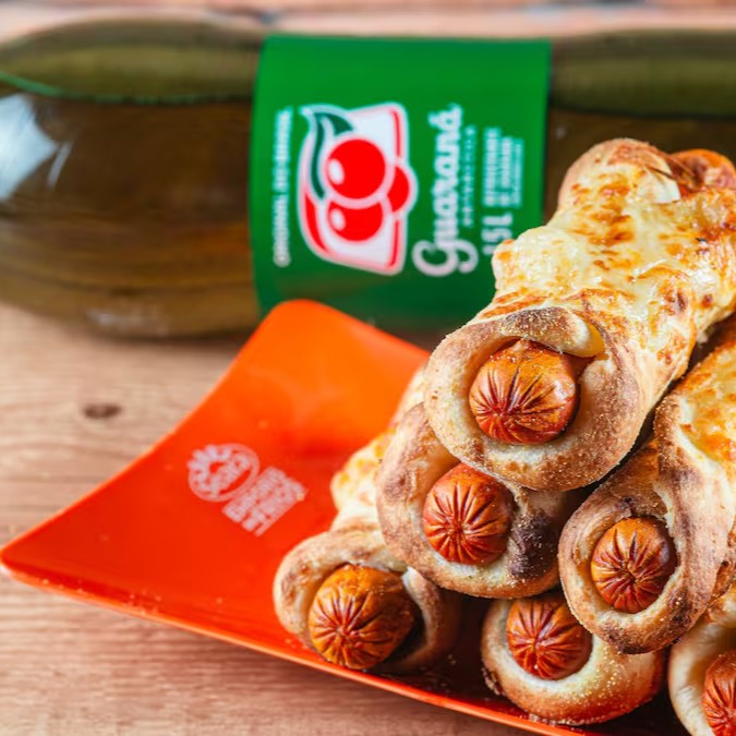 Combo Hot Dog: 12 saborosos hot dogs, acompanhados de Guaraná Antártica 1,5l. E ainda leva 2 bandejas Seara grátis! Uma refeição deliciosa e completa para você aproveitar!