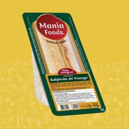 Pão integral, maionese, filé de frango desfiado, milho verde, batata palha, cenoura e passas.