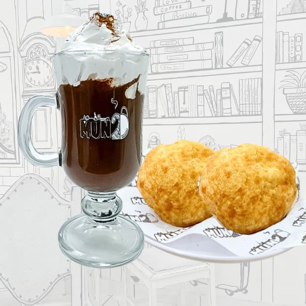 Nosso delicioso e super cremoso chocolate suíço (120 ml) com 2 pães de queijo artesanal para o aconchego de todos os dias