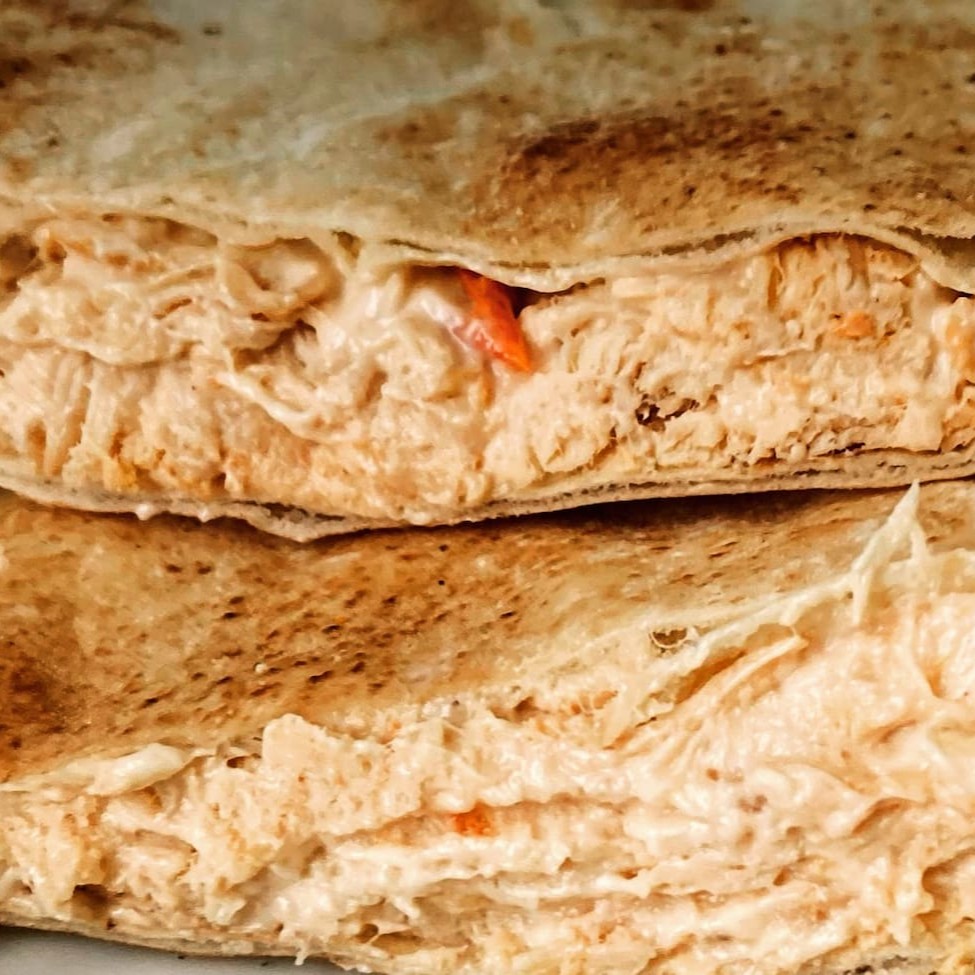 Sanduíche natural de pasta de frango feito na hora