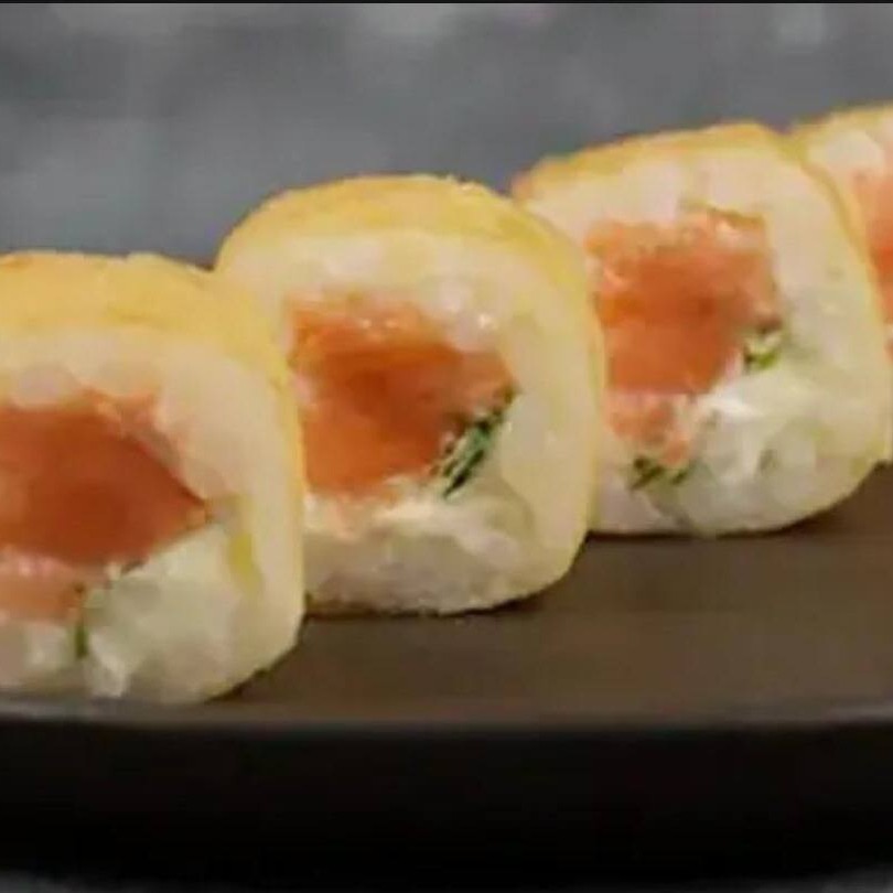 Massa crocante,arroz japonês, salmão, cream chesse e cebolinha