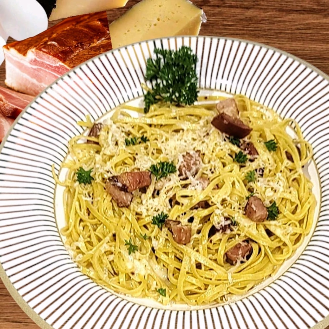 Creme de ovos com parmesão, bacon e pimenta do reino.