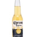 Cerveja Corona Extra Long Neck, uma cerveja clara, refrescante e suave, perfeita para ser consumida em dias quentes. Ideal para ser servida com uma fatia de limão. Contém 210ml.